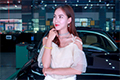 美女主播配上高端車，香車美女讓發布會更亮眼