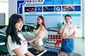美女主播配上高端車，香車美女讓發布會更亮眼