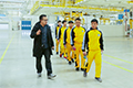 我校學(xué)生參觀北汽新能源制造基地