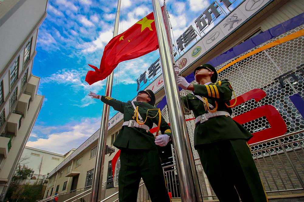 國旗護(hù)衛(wèi)隊守護(hù)美麗校園