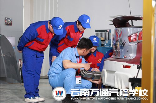 云南萬(wàn)通汽修學(xué)校 學(xué)生成才的搖籃