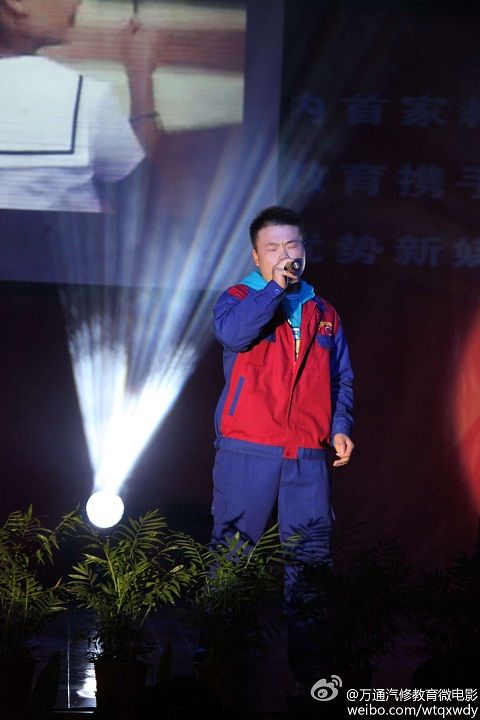 萬通學(xué)子演繹微電影主題曲《老男孩》