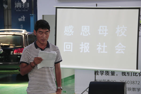 張子超和學弟分享自己的人生經歷.jpg