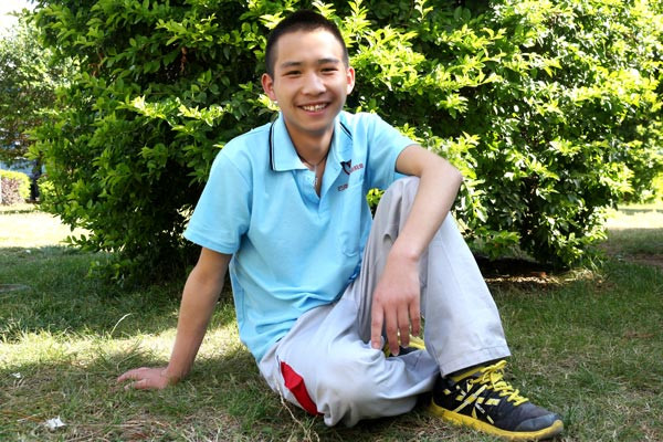 喜歡學(xué)校小花園的李正陽_副本.jpg