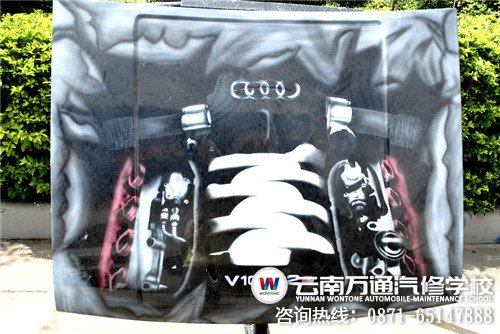 李洪偉的彩噴作品“發動機”