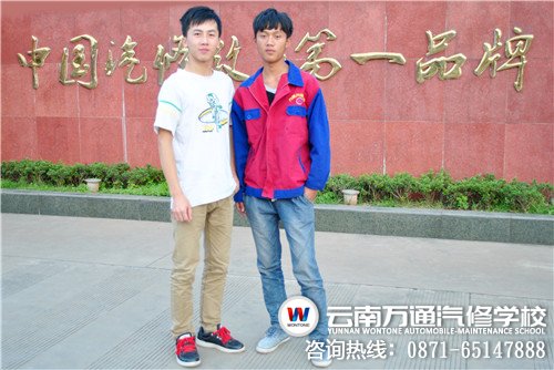 李洪偉（右）和他的好搭檔黃文楊（左）