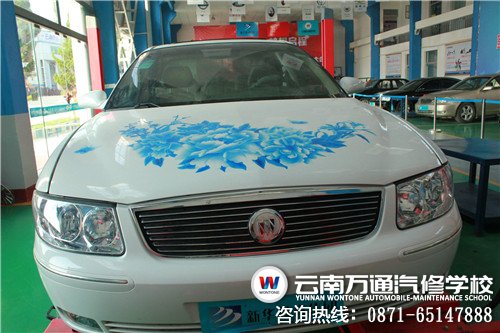 黃文楊參與的實訓車輛彩噴“青花瓷”